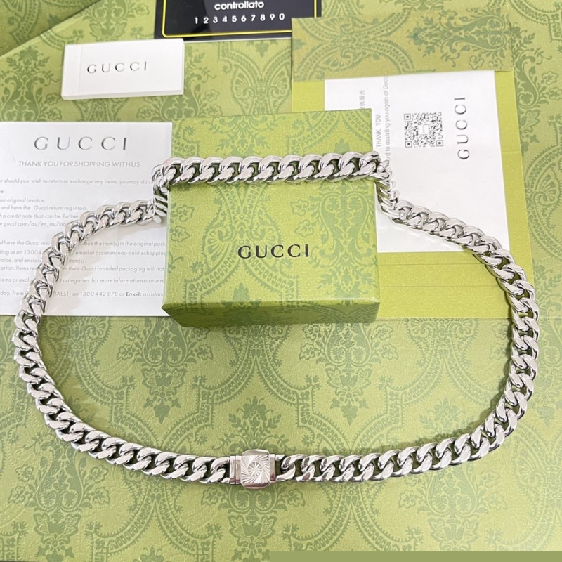 G*u*i necklaces
